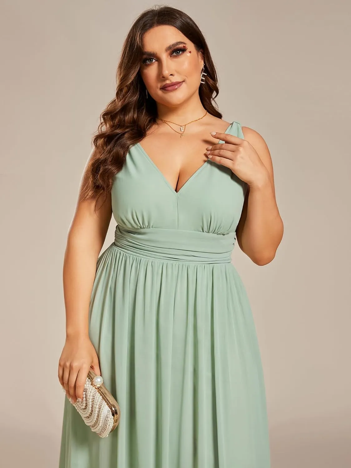 Ever-Pretty V Neck Sleeveless Pleated Chiffon Maxi Plus Size Formal Dresses for Women Bridesmaid Dresses 09016-DA