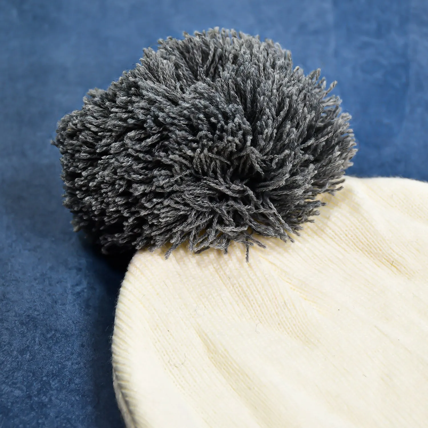 Men's and Women's Skull Slouchy Winter Woolen Knitted Black Inside Fur Beanie Cap.