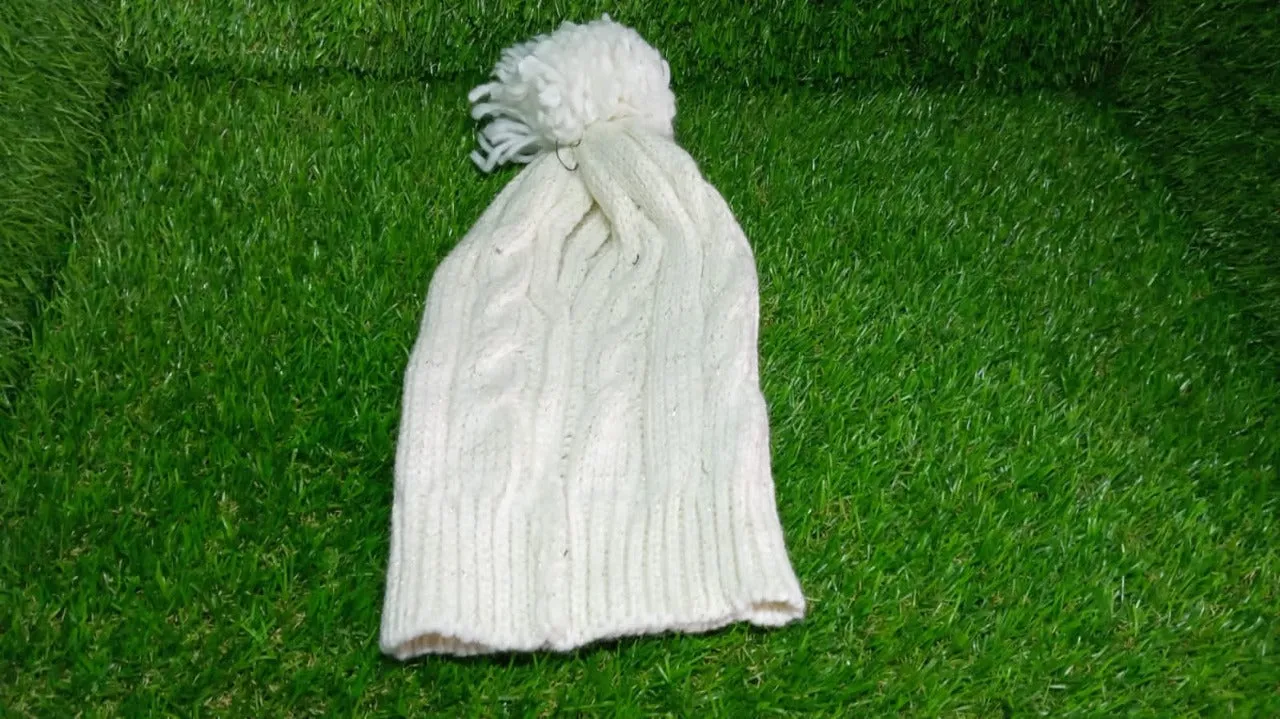 Men's and Women's Skull Slouchy Winter Woolen Knitted Black Inside Fur Beanie Cap.