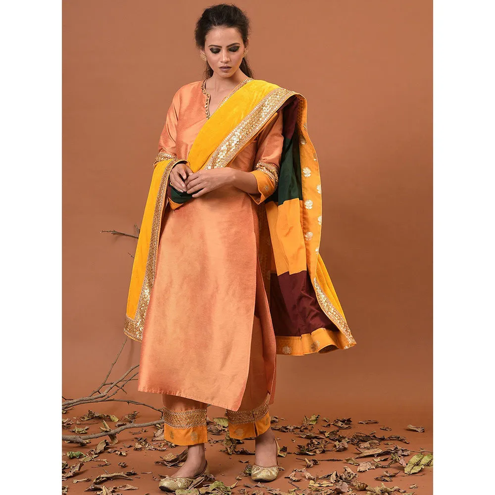 NUHH Winter wheat Kurta, Pant with a Velvet Shawl (Set of 3)