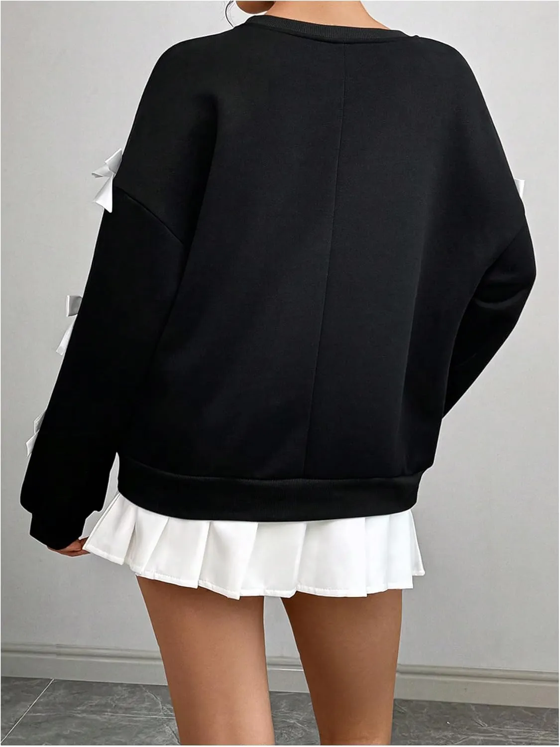 Verdusa Women's 3D Bow Sweatshirt Round Neck Long Sleeve Pullover Tops