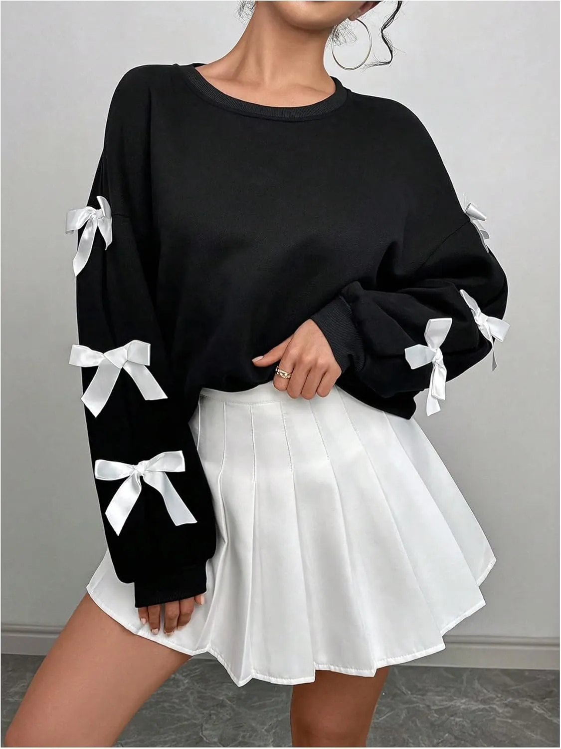 Verdusa Women's 3D Bow Sweatshirt Round Neck Long Sleeve Pullover Tops