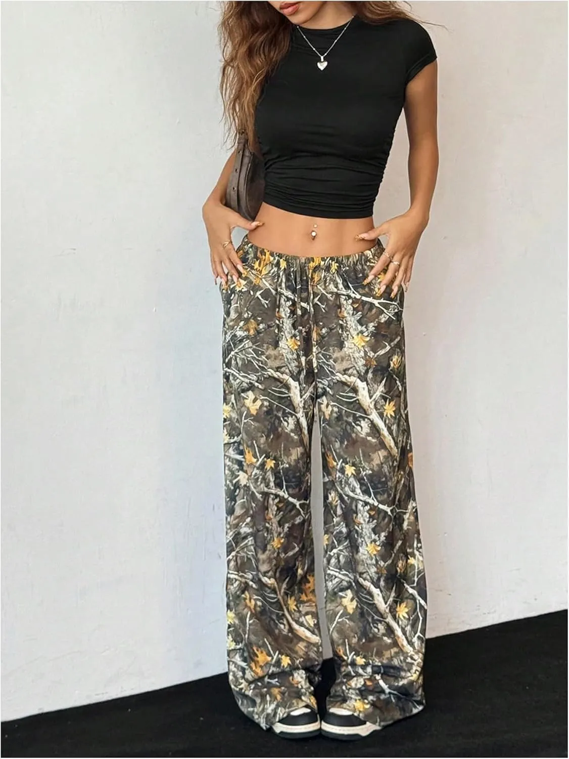 Women's Camo Pants Baggy Wide Leg Pants Camouflage Elastic Low Waist Loose Trousers Long Joggers Sweatpants Pockets